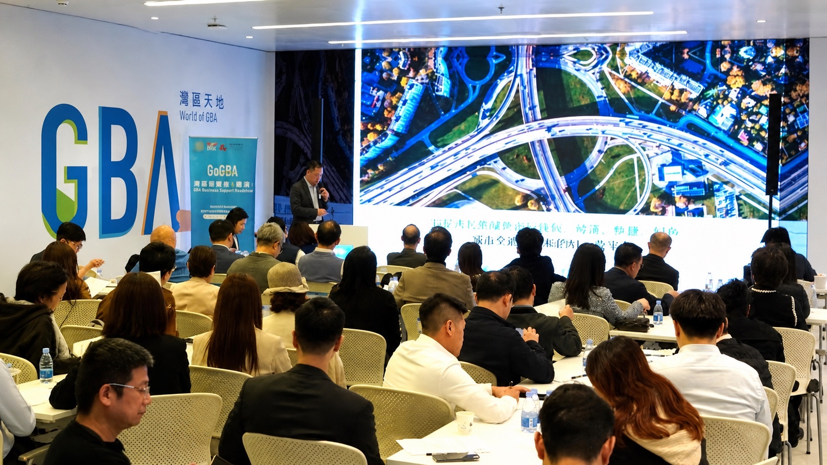 罗诚在香港贸发局GoGBA港商服务站企业推介活动中进行企业路演